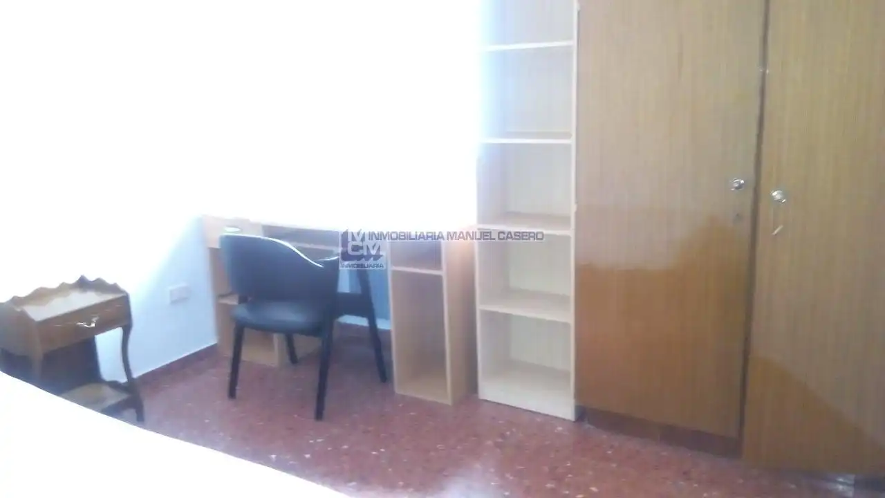 Dormitori de Pis de lloguer en Cáceres amb Aire condicionat, Calefacció i Terrassa