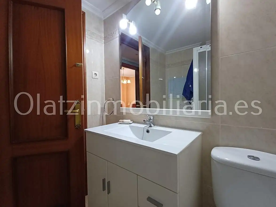 Bathroom of Flat for sale in Bilbao   with Heating, Terrace and Balcony
