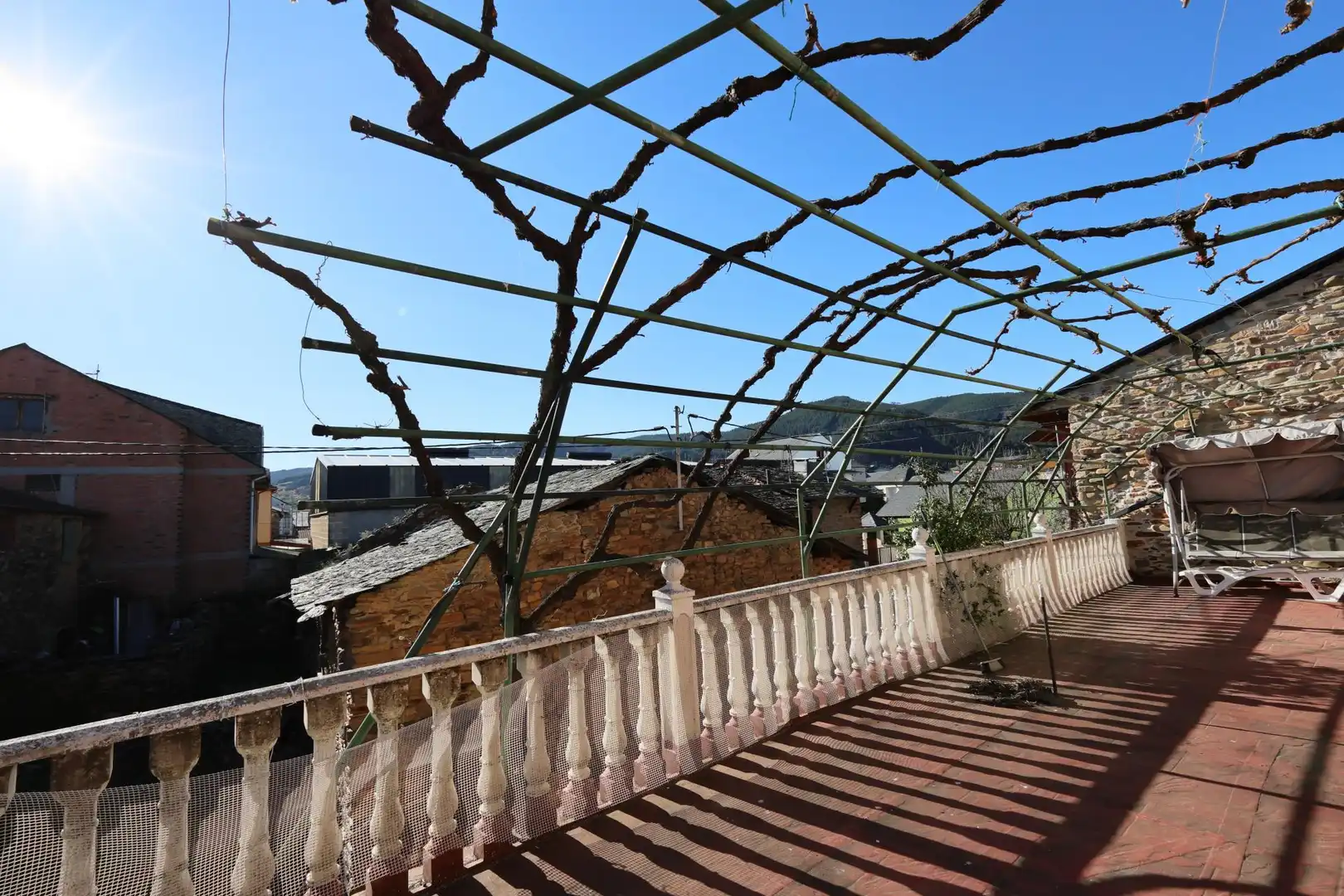 Terraza de Casa adosada en venta en Cacabelos con Calefacción y Balcón