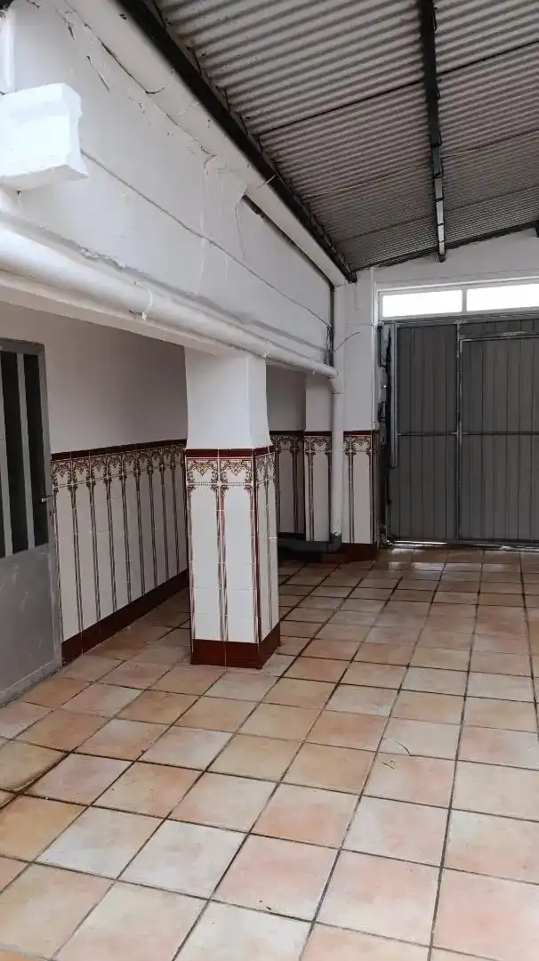 Casa adosada en venda en Yecla amb Traster