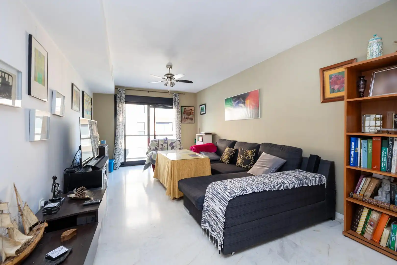 Sala de estar de Piso en venta en Granada con Calefacción, Terraza y Trastero