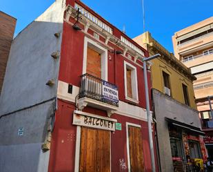 Vista exterior de Casa o xalet en venda en Santa Coloma de Gramenet amb Balcó