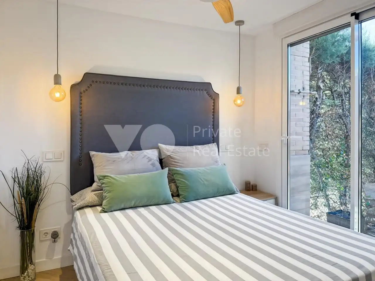 Schlafzimmer von Erdgeschoss zum Verkauf in Boadilla del Monte mit Klimaanlage, Heizung und Privatgarten