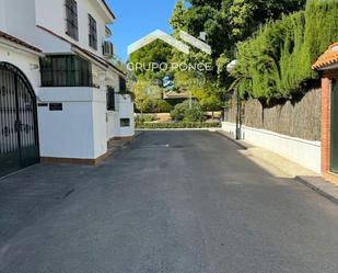 Exterior view of Single-family semi-detached for sale in Jerez de la Frontera  with Air Conditioner and Private garden