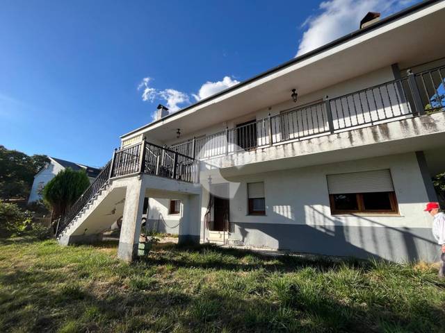 Casa-chalet en Venta en Castro Caldelas