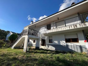 Casa amb jardí en venda a Castro Caldelas