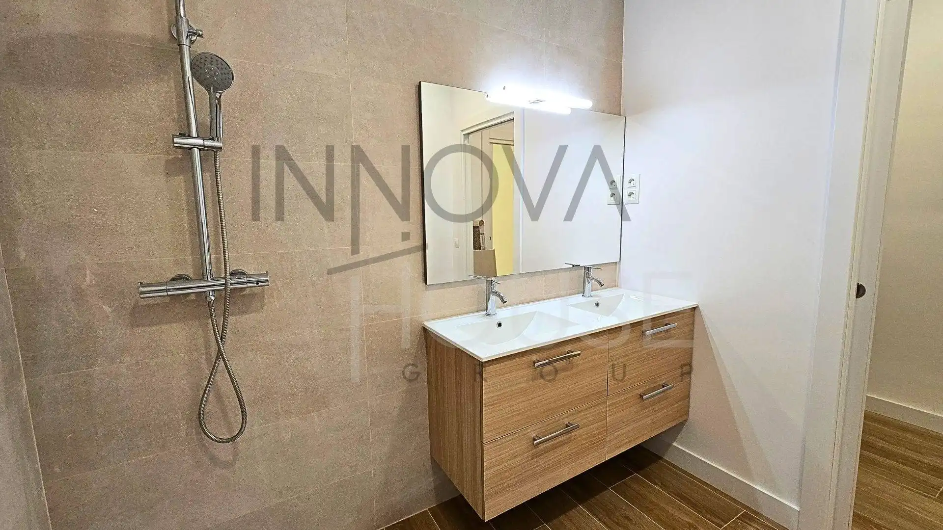 Planta baja en venta en Carrer de les Aigües del Llobregat, La Florida