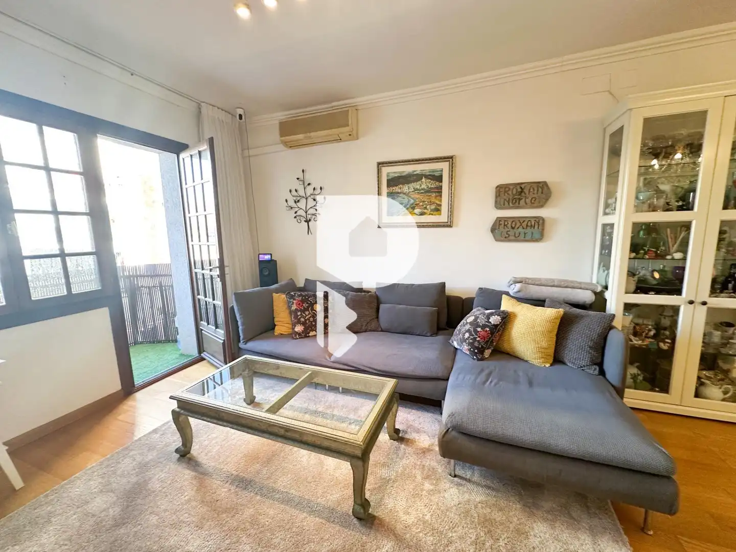 Living room of Flat for sale in Cornellà de Llobregat  with Air Conditioner, Heating and Parquet flooring
