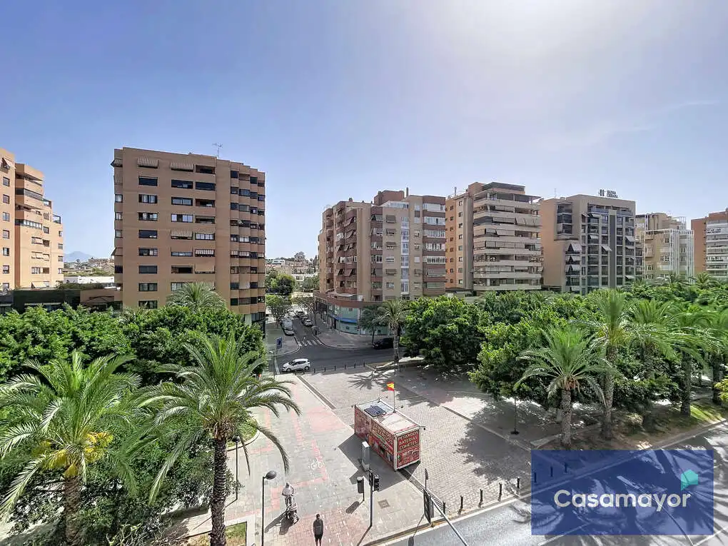 Vista exterior de Pis en venda en Alicante / Alacant amb Jardí privat, Terrassa i Traster