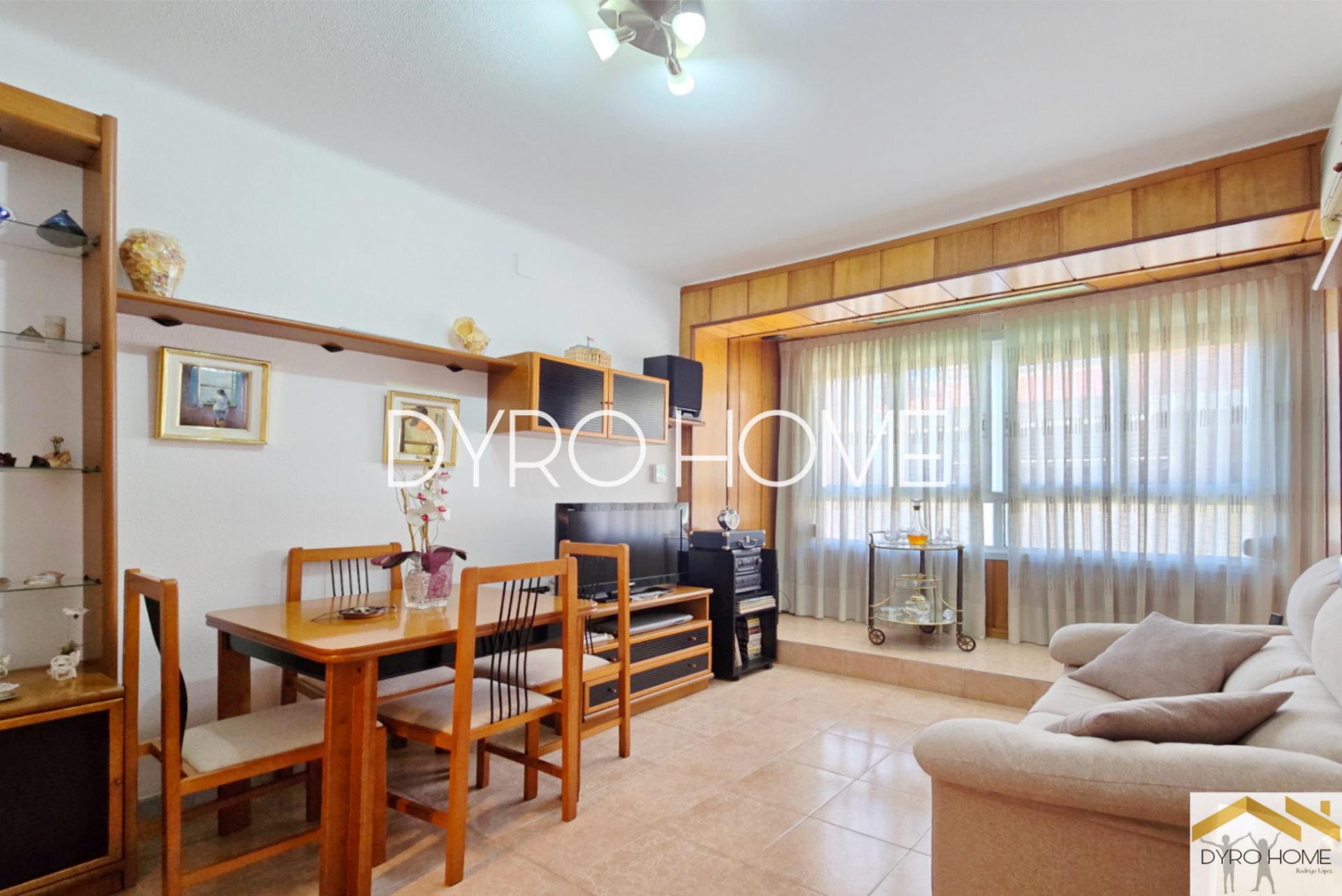 Sala d'estar de Àtic en venda en Cornellà de Llobregat amb Aire condicionat, Calefacció i Traster