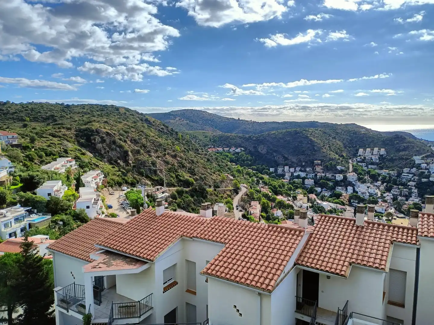 Vista exterior de Pis en venda en Roses amb Terrassa i Moblat