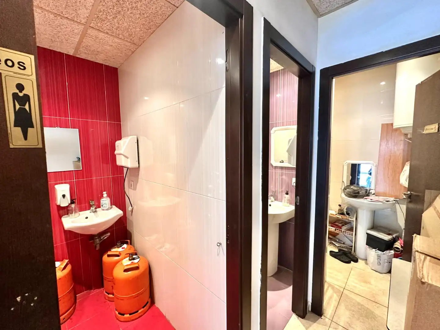 Bathroom of Commercial properties for sale in Mislata
