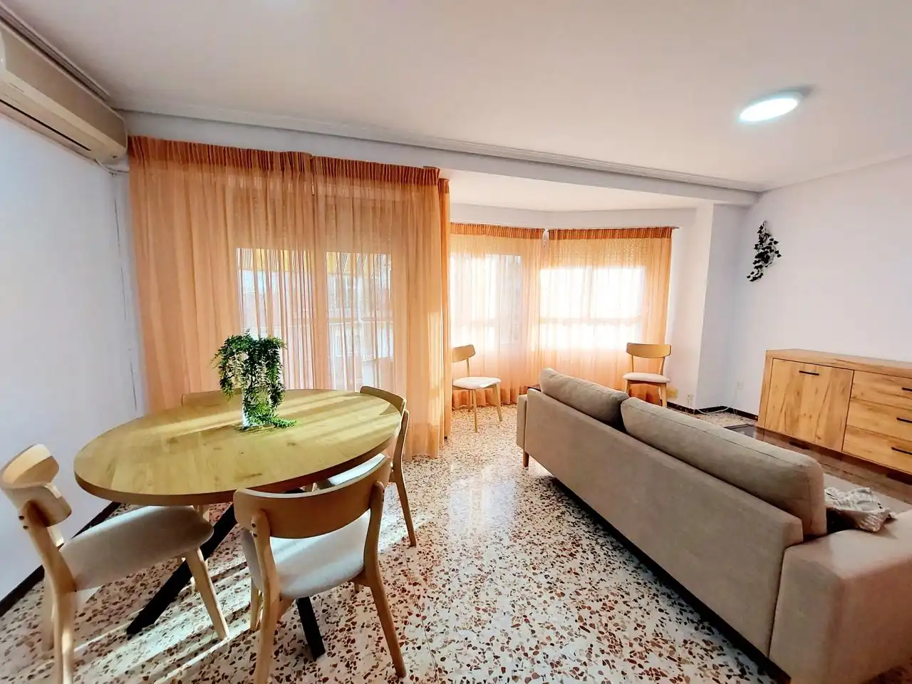 Living room of Flat for rent in Elche / Elx  with Air Conditioner, Furnished and Balcony