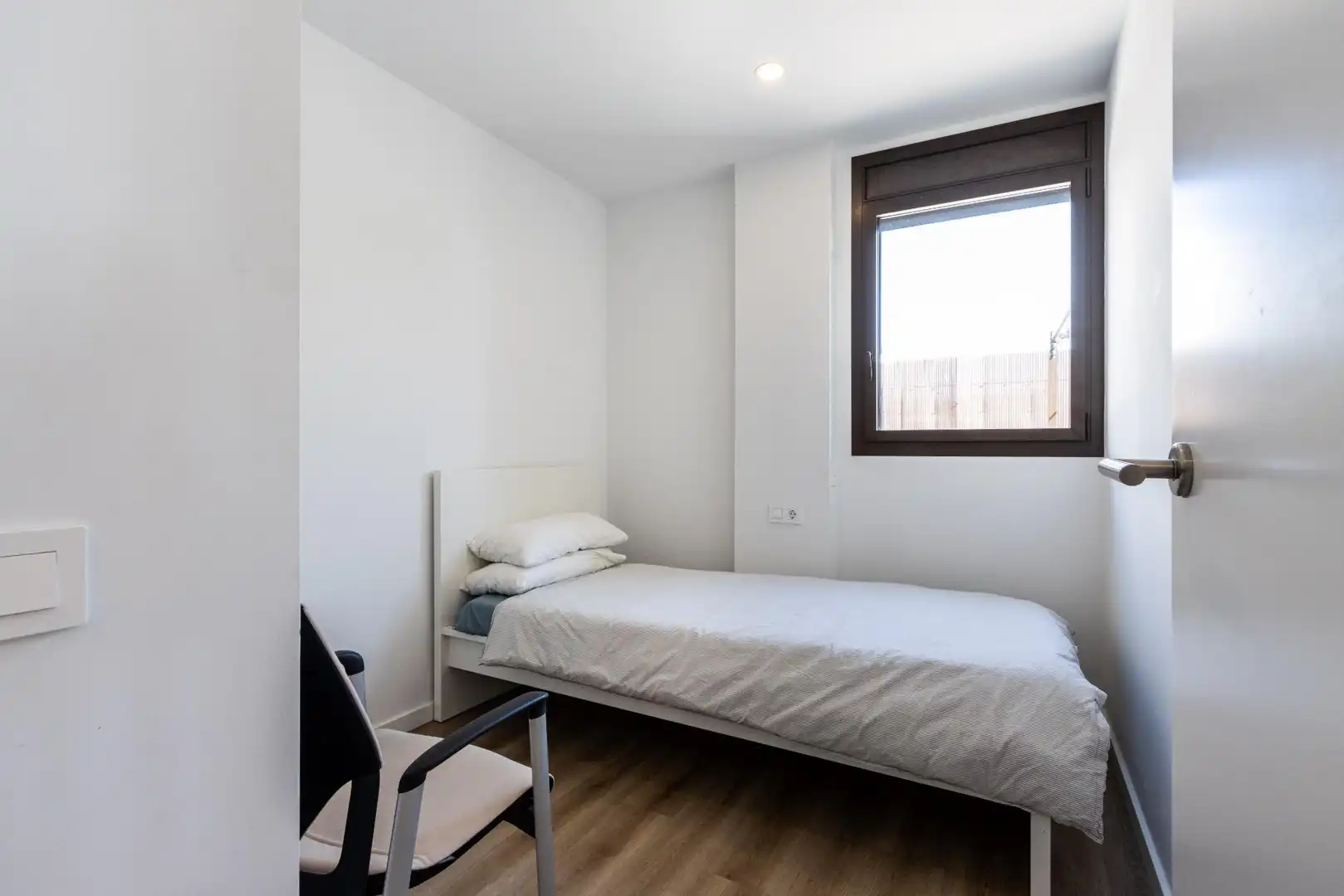 Bedroom of Flat for sale in Sabadell  with Heating, Terrace and Community pool