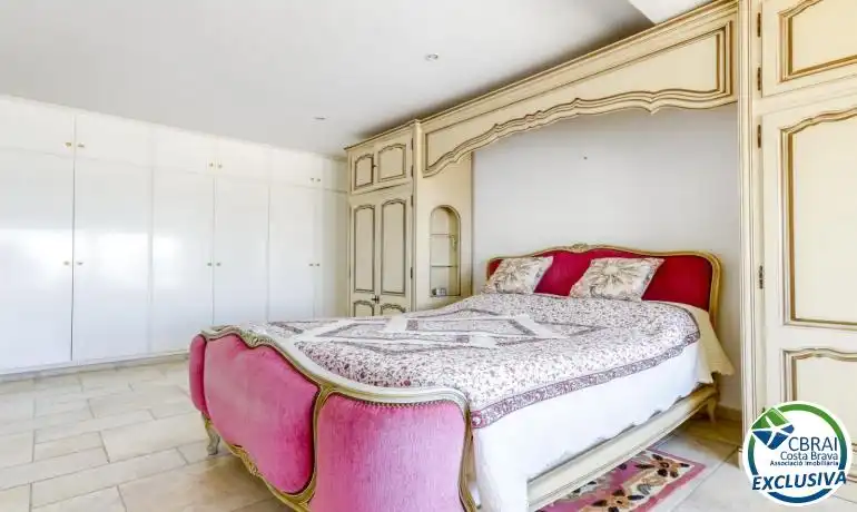 Dormitori de Finca rústica en venda en Roses amb Calefacció, Jardí privat i Traster