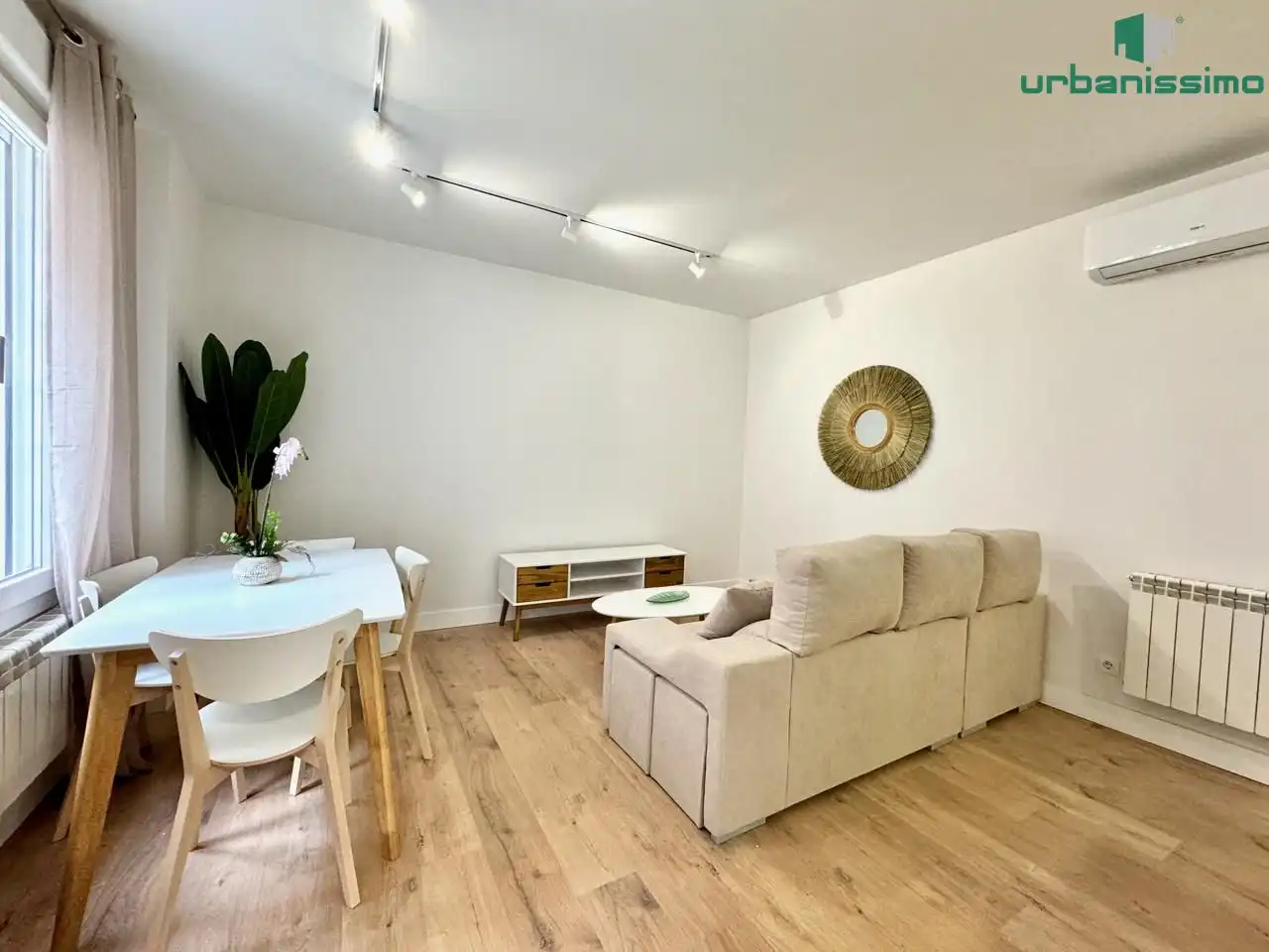 Sala d'estar de Apartament de lloguer en Madrid amb Aire condicionat, Calefacció i Moblat