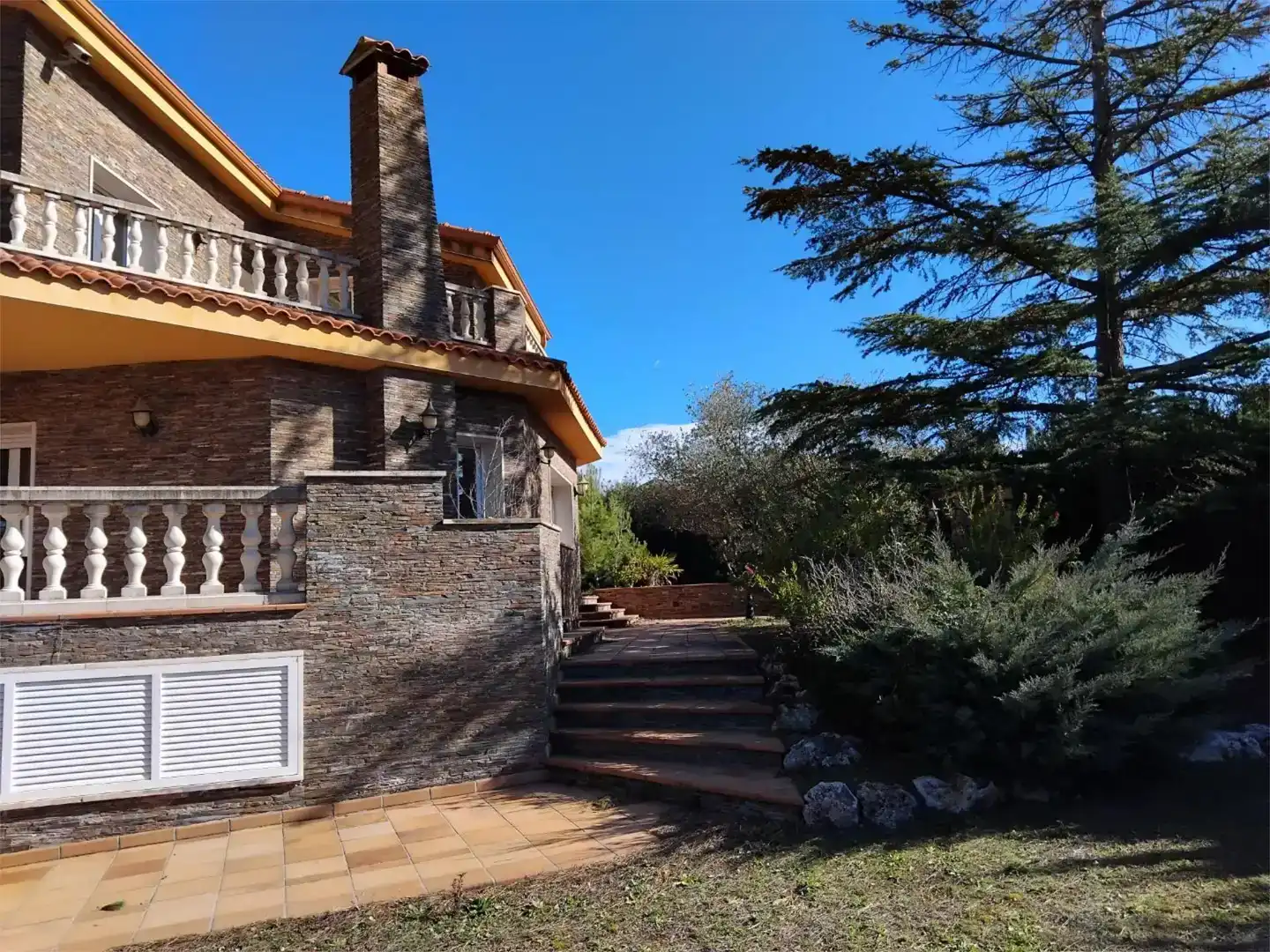 Vista exterior de Casa o xalet en venda en Òdena amb Aire condicionat, Piscina i Balcó