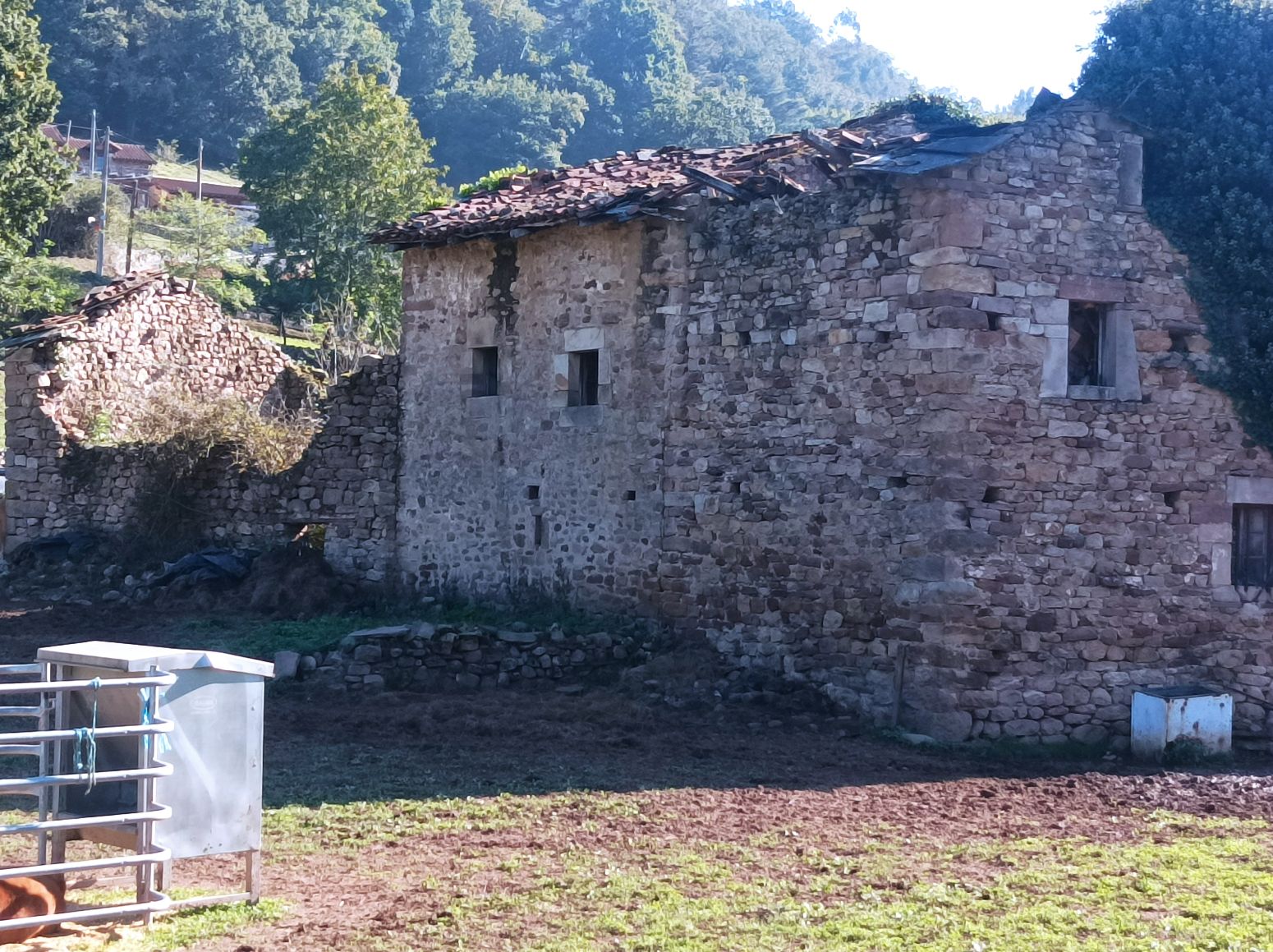 Vista exterior de Casa o xalet en venda en Arenas de Iguña amb Jardí privat