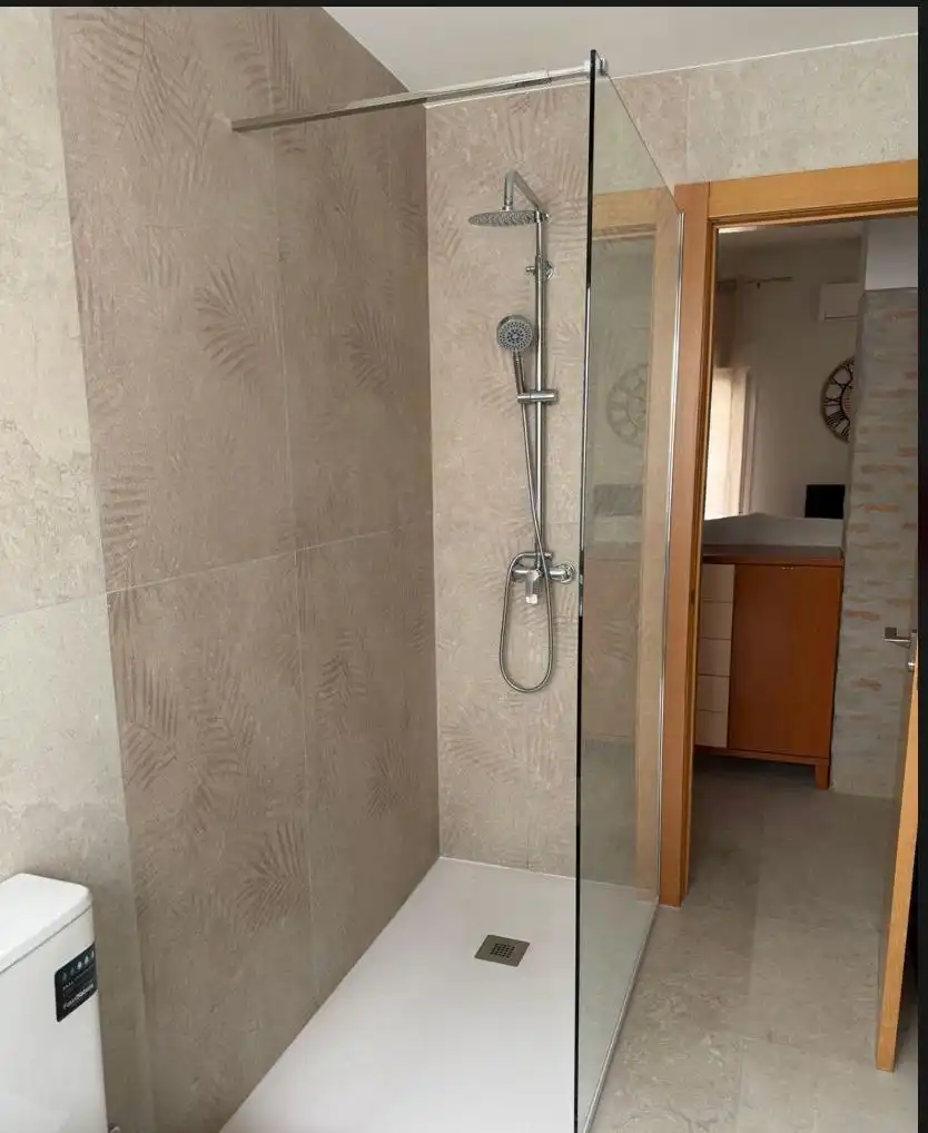 Badezimmer von Wohnung zur Miete in Granada
