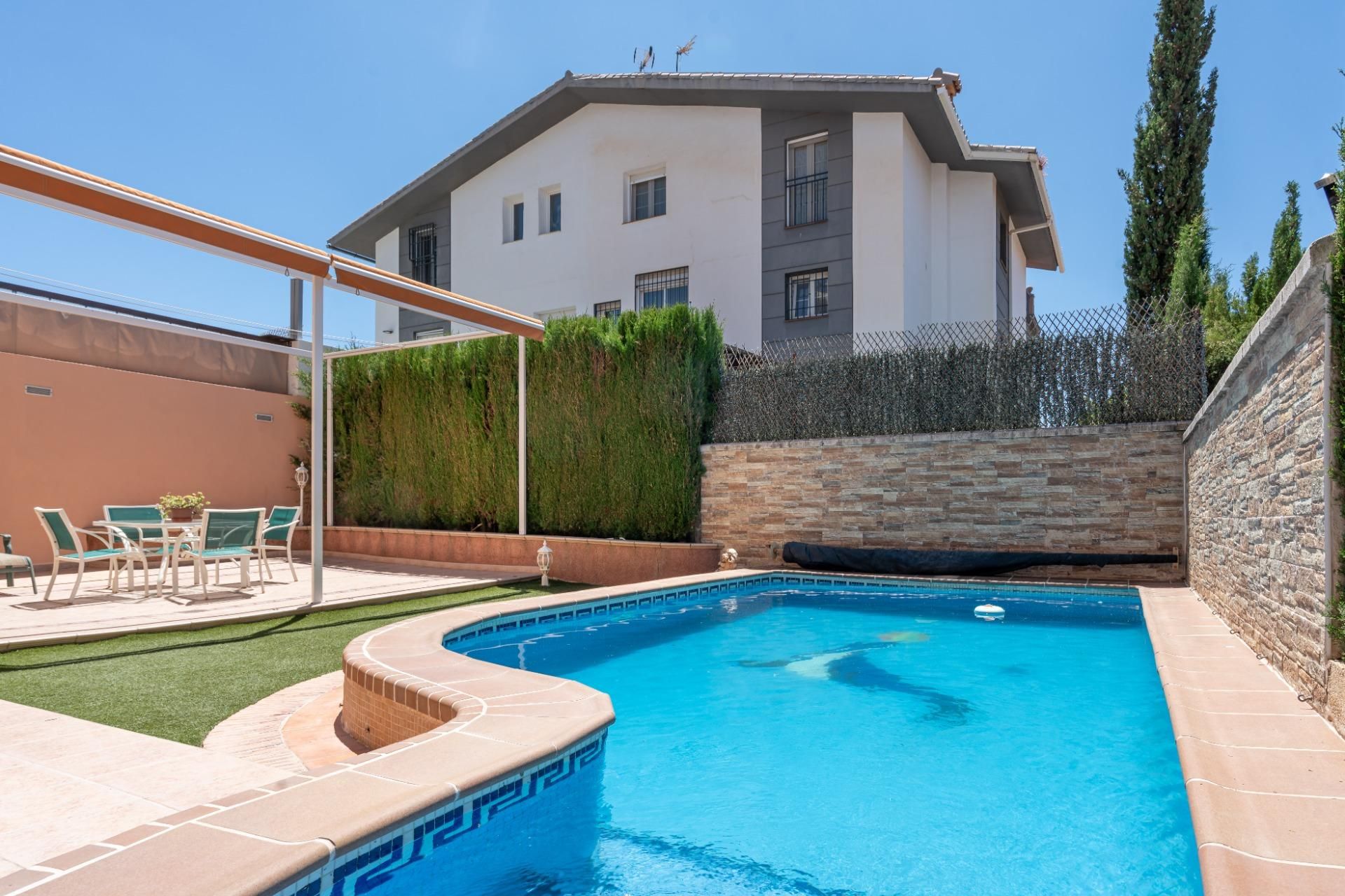 Piscina de Casa o chalet en venta en Huétor Vega con Aire acondicionado, Calefacción y Jardín privado