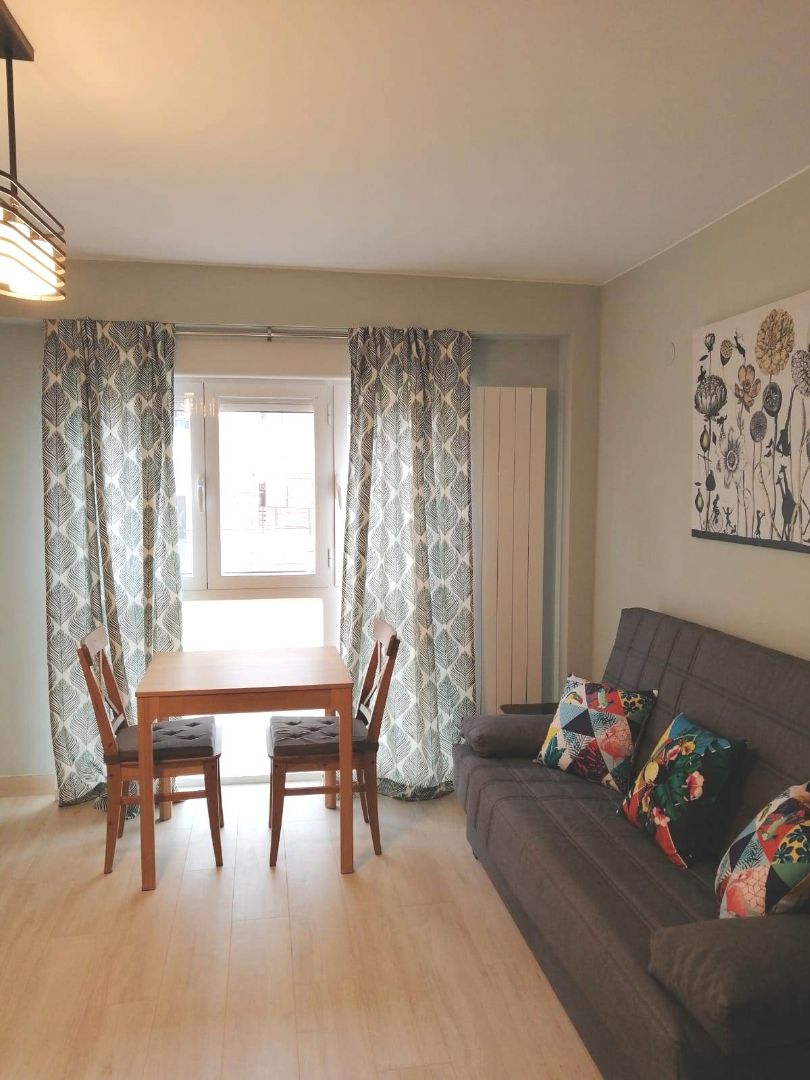 Menjador de Apartament de lloguer en  Zaragoza Capital amb Calefacció, Moblat i Forn
