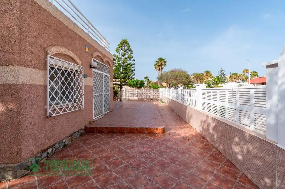 Terrassa de Casa o xalet en venda en Roquetas de Mar amb Calefacció, Terrassa i Alarma