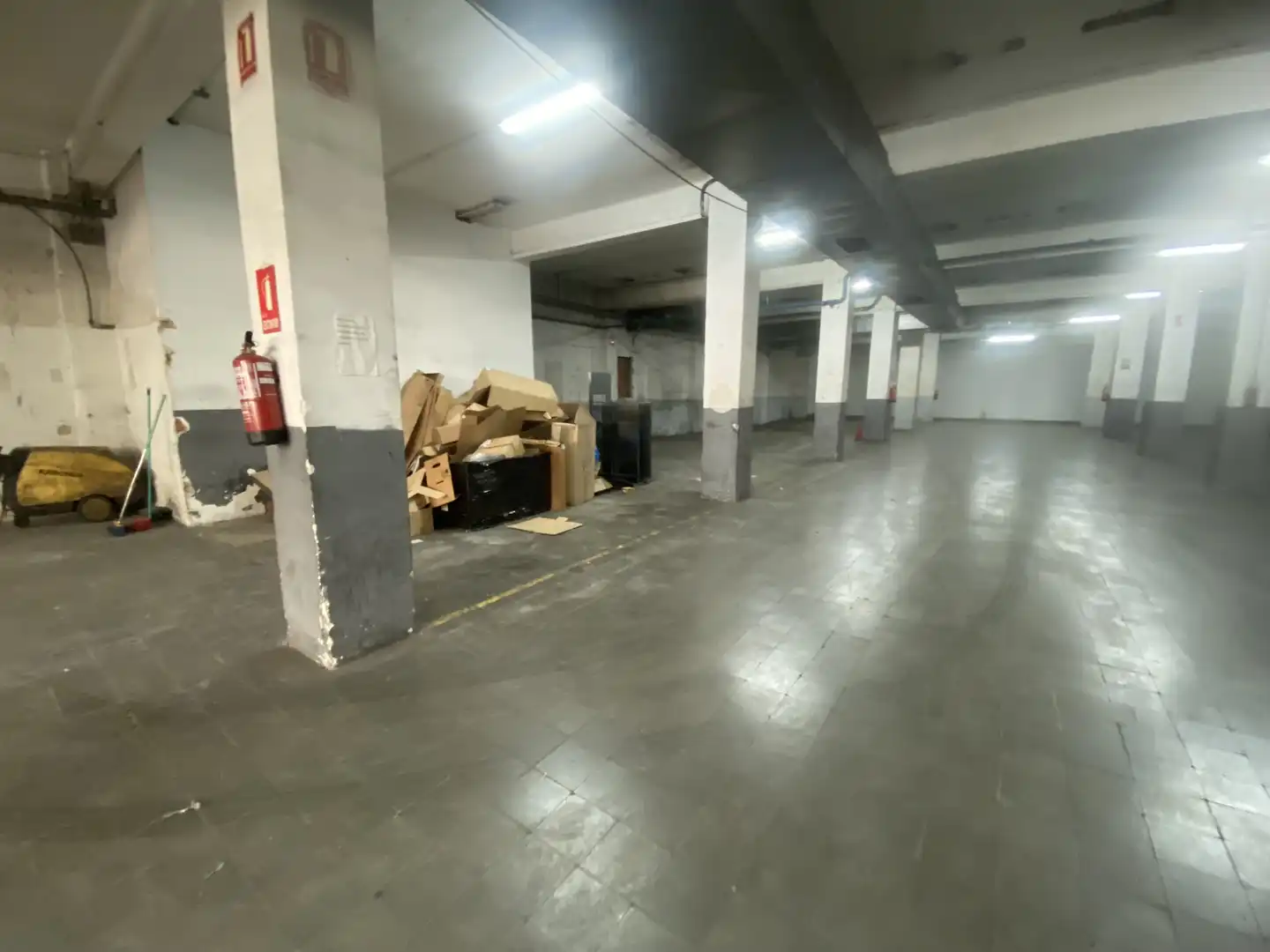Aparcament de Local en venda en Sant Cugat del Vallès