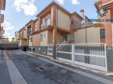 Adosado con jardín en venta en Cájar