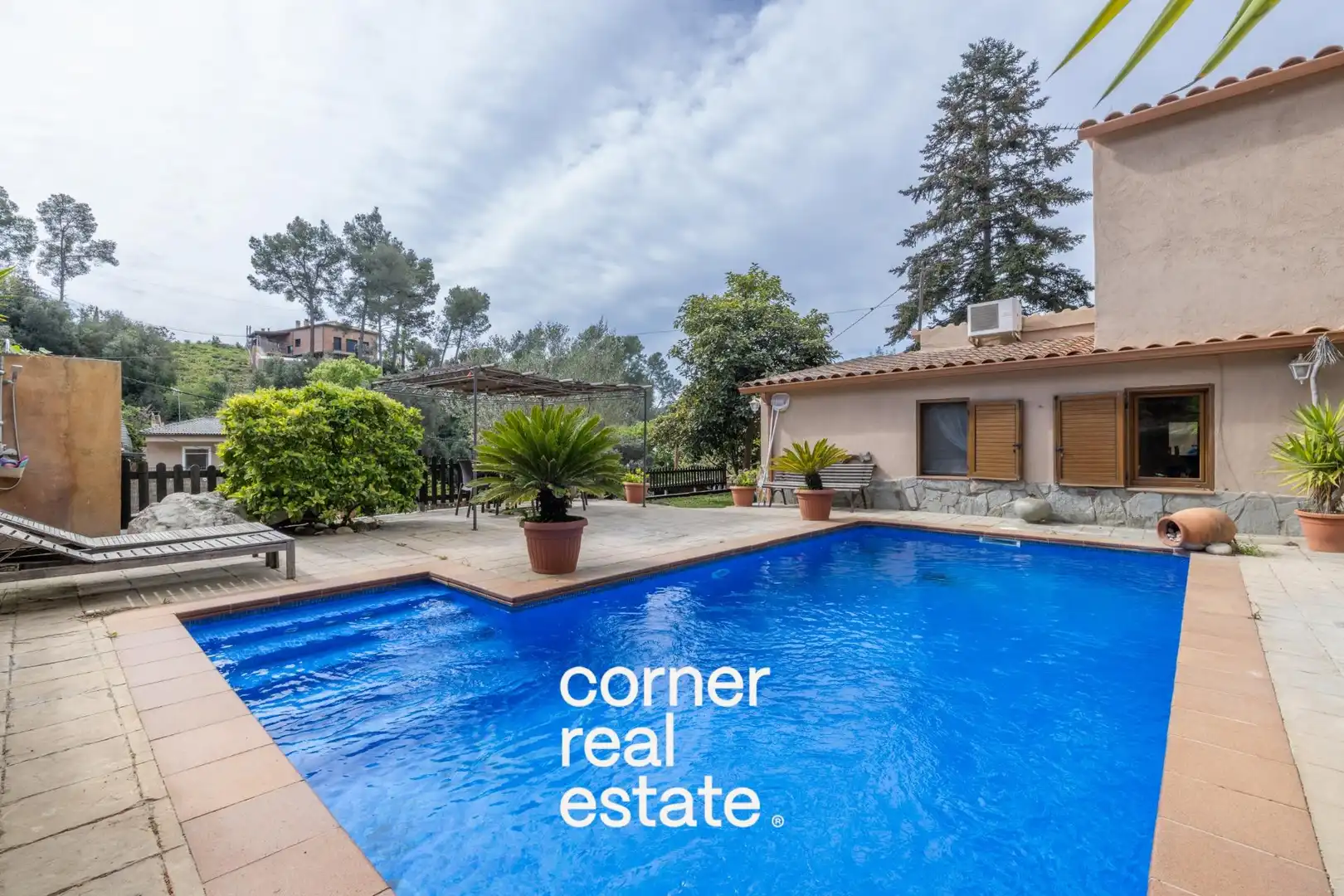 Vista exterior de Casa o xalet en venda en Sant Cugat del Vallès amb Aire condicionat, Jardí privat i Parquet