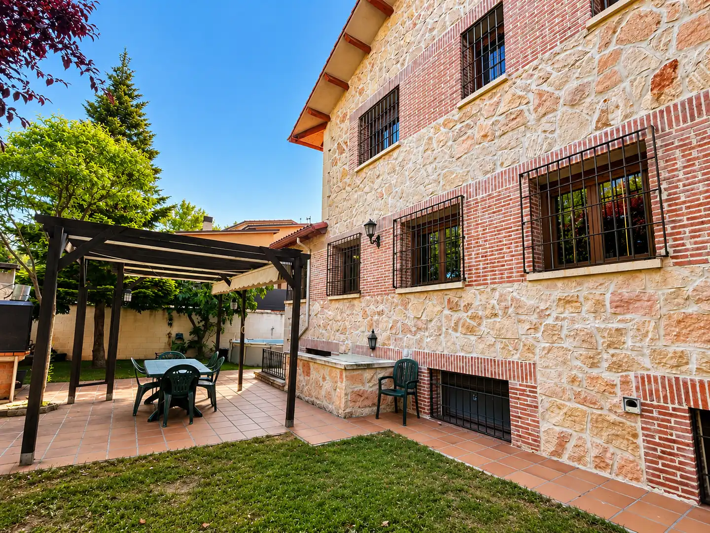 Terrassa de Casa o xalet en venda en Guadarrama amb Calefacció, Jardí privat i Parquet