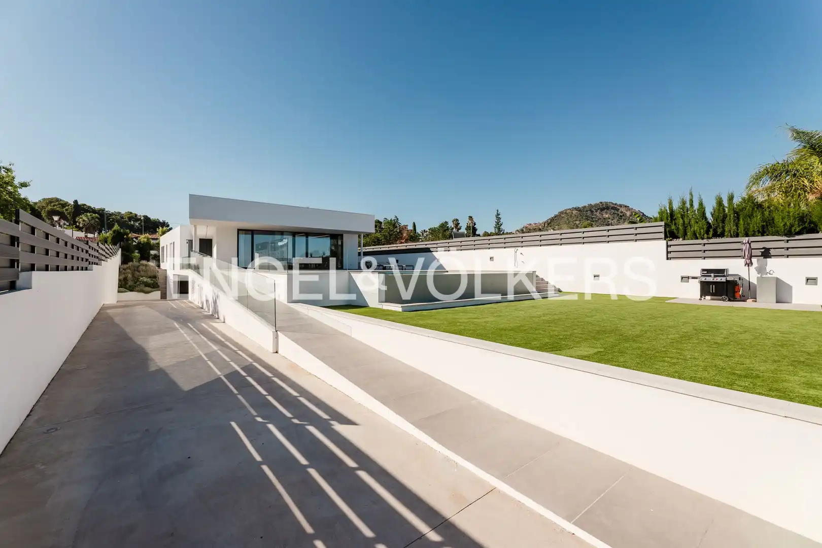 Vista exterior de Casa o xalet en venda en Náquera amb Aire condicionat, Calefacció i Jardí privat