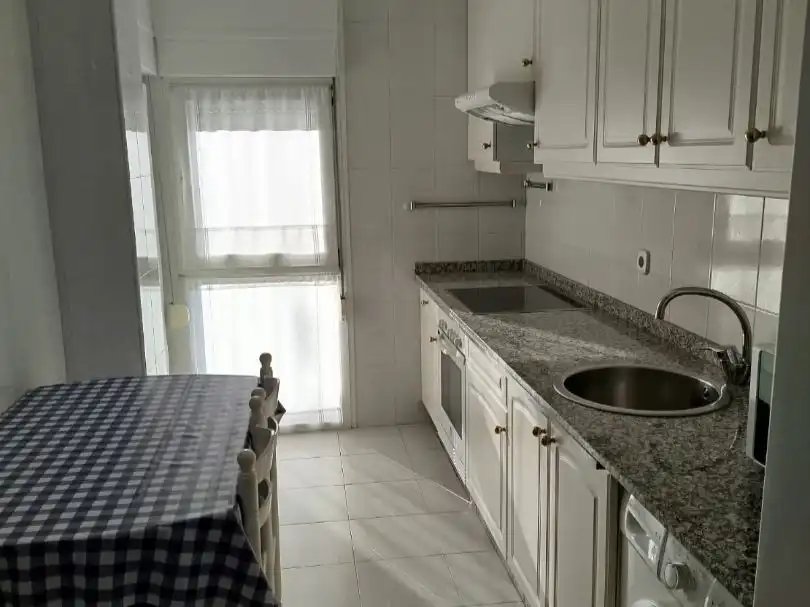 Cuina de Pis de lloguer en Siero amb Calefacció, Parquet i Terrassa