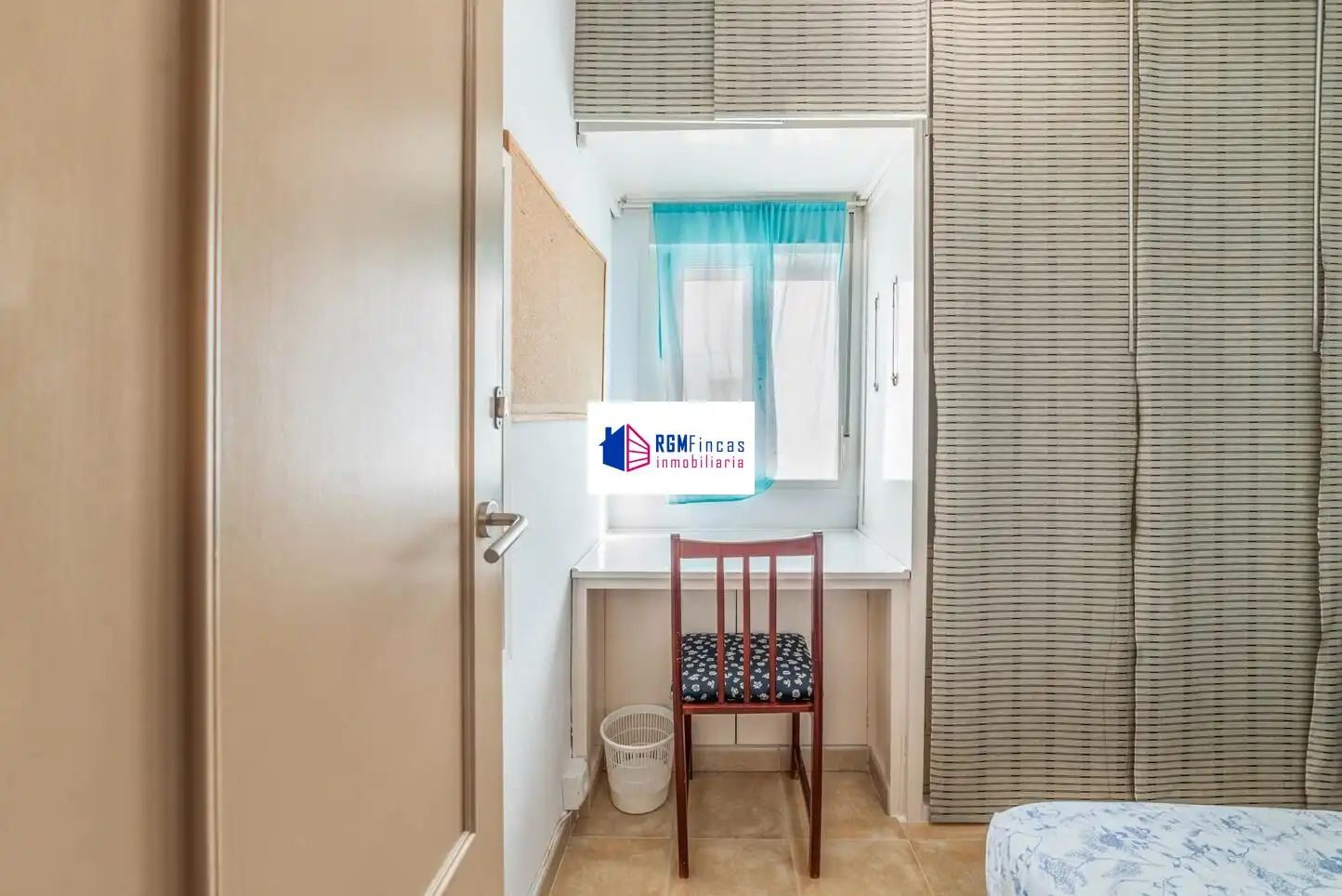 Bedroom of Flat for sale in Sevilla  with Air Conditioner, Furnished and Balcony