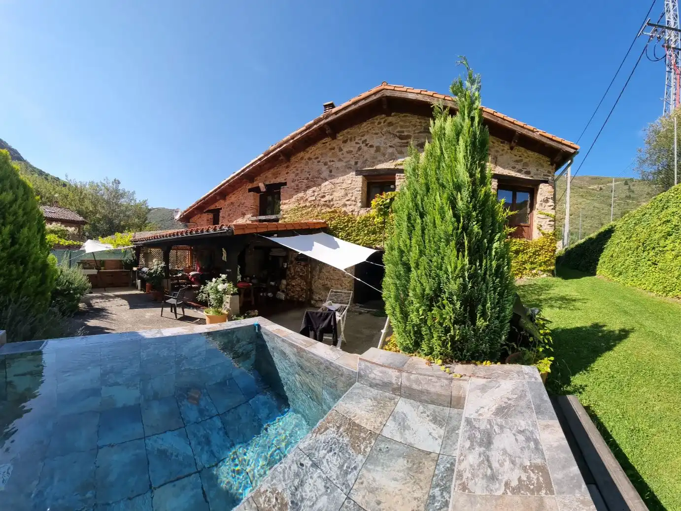 Casa rústica amb jardí en venda a Aldea Urdanta 35
