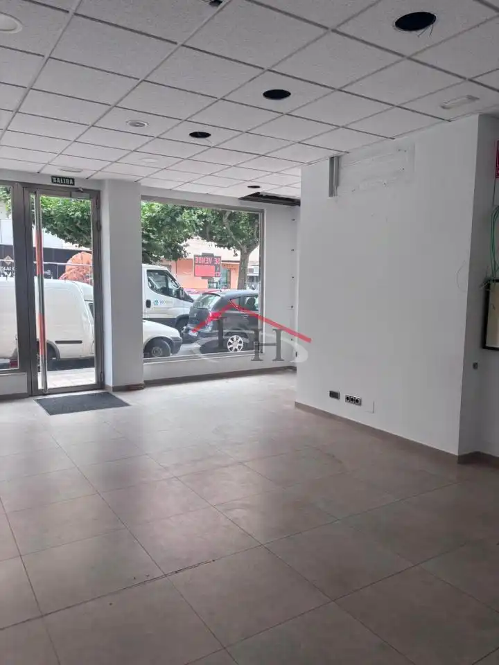 Local comercial en venda a Avenida Lancia