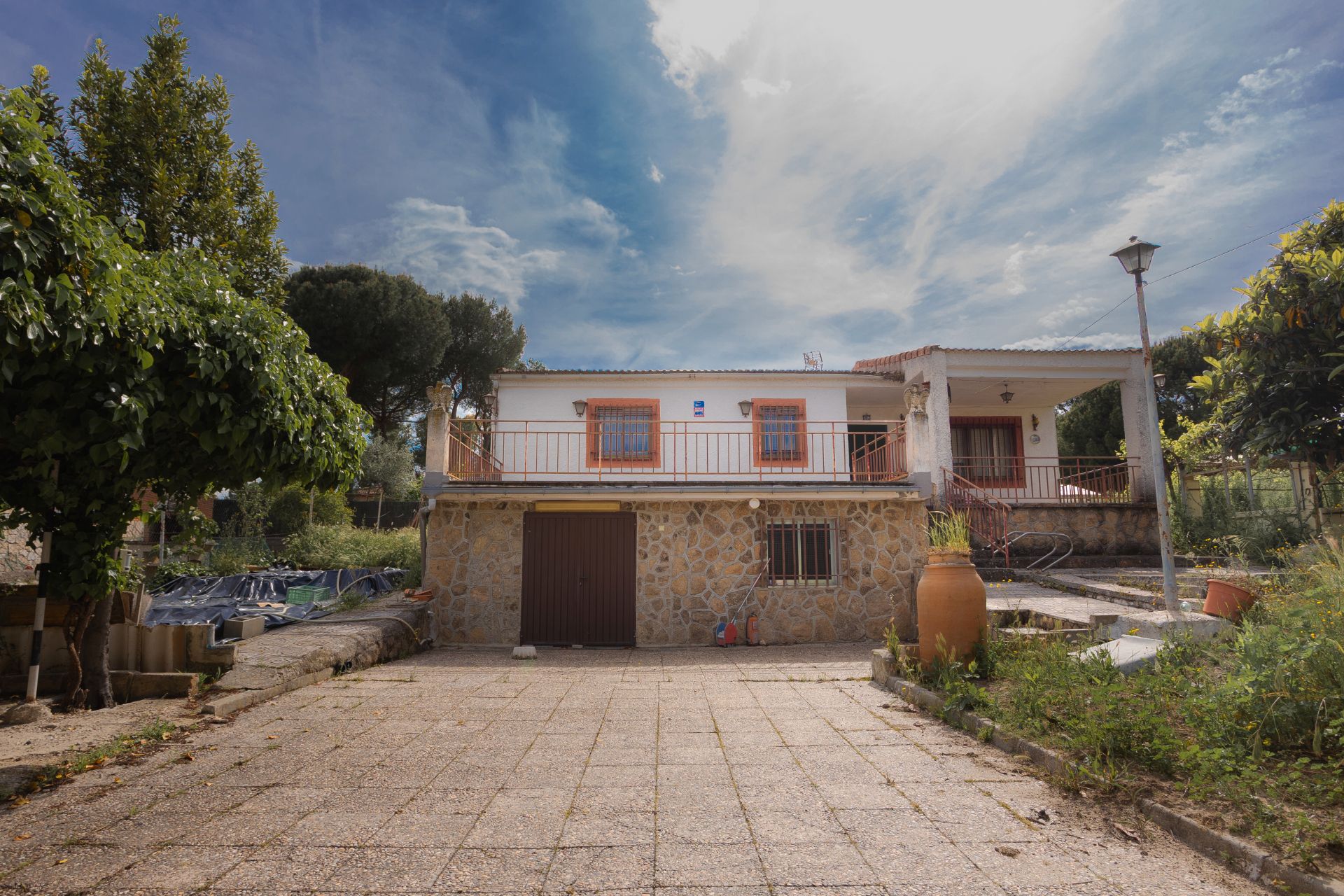 Vista exterior de Casa o xalet en venda en Villanueva de la Cañada amb Calefacció, Jardí privat i Terrassa