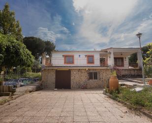 Vista exterior de Casa o xalet en venda en Villanueva de la Cañada amb Calefacció, Jardí privat i Terrassa