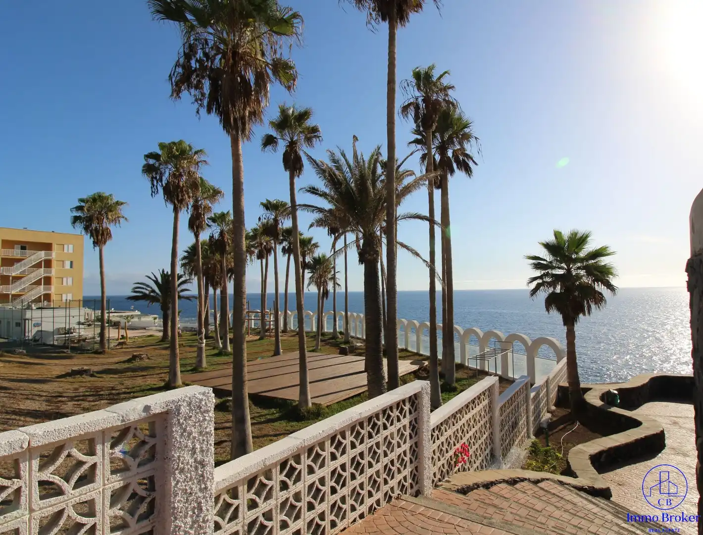 Vista exterior de Piso en venta en Adeje con Amueblado y Piscina comunitaria