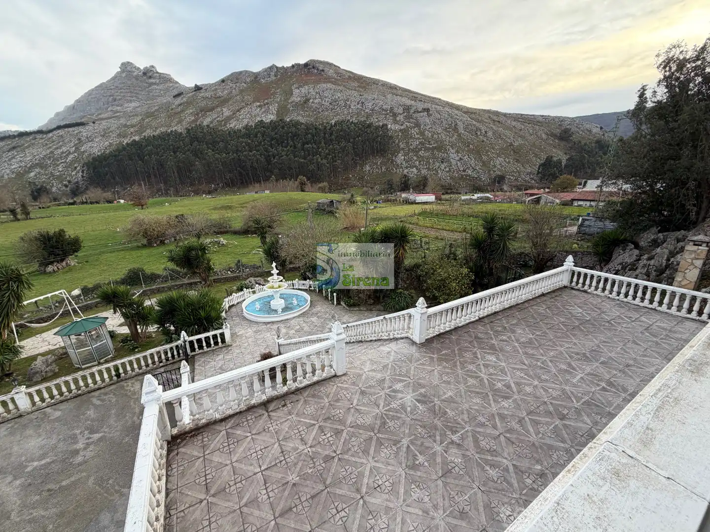 Vista exterior de Casa o chalet en venta en Castro-Urdiales con Calefacción, Jardín privado y Terraza