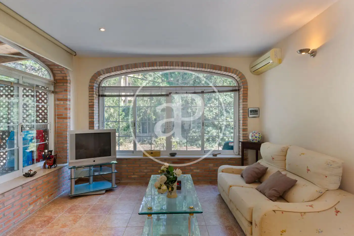 Sala de estar de Casa o chalet en venta en Paterna con Aire acondicionado, Calefacción y Jardín privado