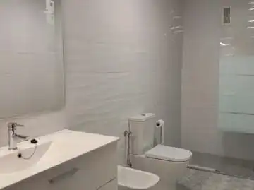 Badezimmer von Wohnung zur Miete in Burjassot mit Klimaanlage, Heizung und Terrasse