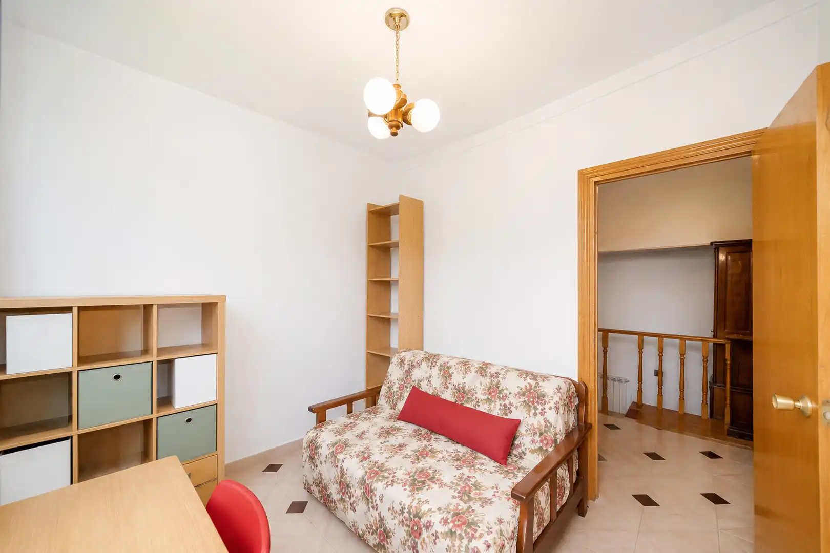 Sala d'estar de Casa o xalet en venda en El Escorial amb Jardí privat, Terrassa i Piscina