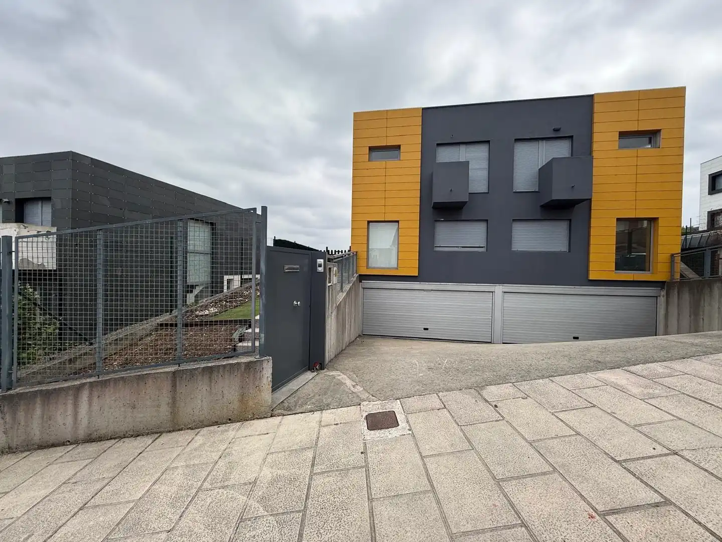 Vista exterior de Casa adosada en venta en Lugo con Calefacción y Jardín privado