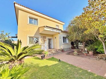 Chalet con piscina en venta en BAIX MAESTRAT (DEL)