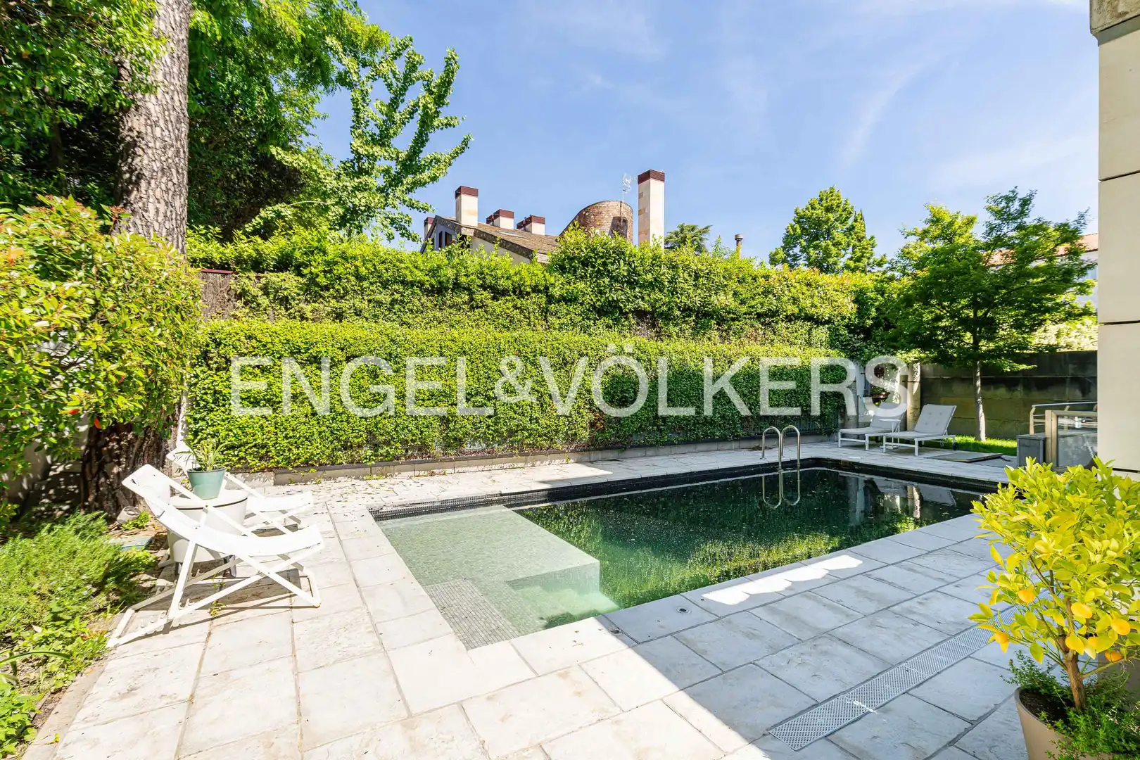 Piscina de Casa adosada de alquiler en Madrid con Aire acondicionado, Calefacción y Jardín privado