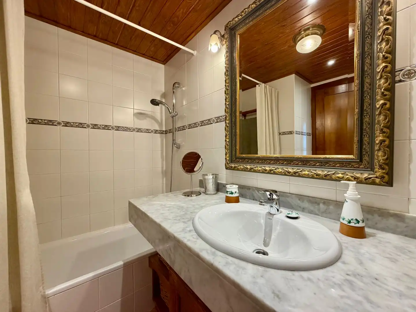 Baño de Piso en venta en Naut Aran con Calefacción, Parquet y Terraza