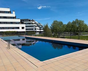 Piscina de Pis en venda en Gijón  amb Calefacció, Parquet i Terrassa