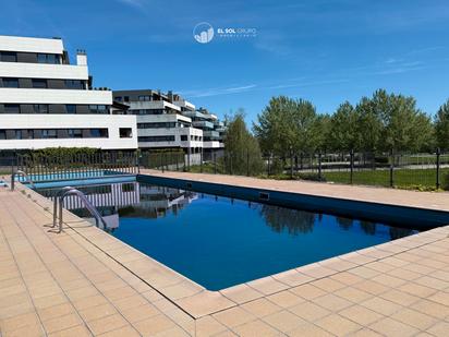 Piscina de Pis en venda en Gijón  amb Calefacció, Parquet i Terrassa