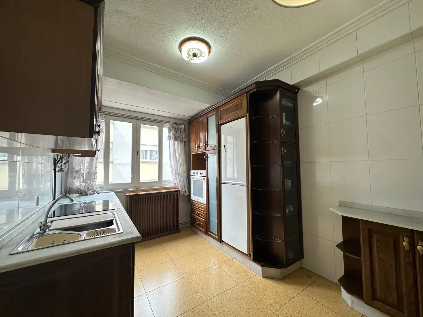 Cocina de Piso de alquiler en Santiago de Compostela  con Calefacción, Parquet y Amueblado