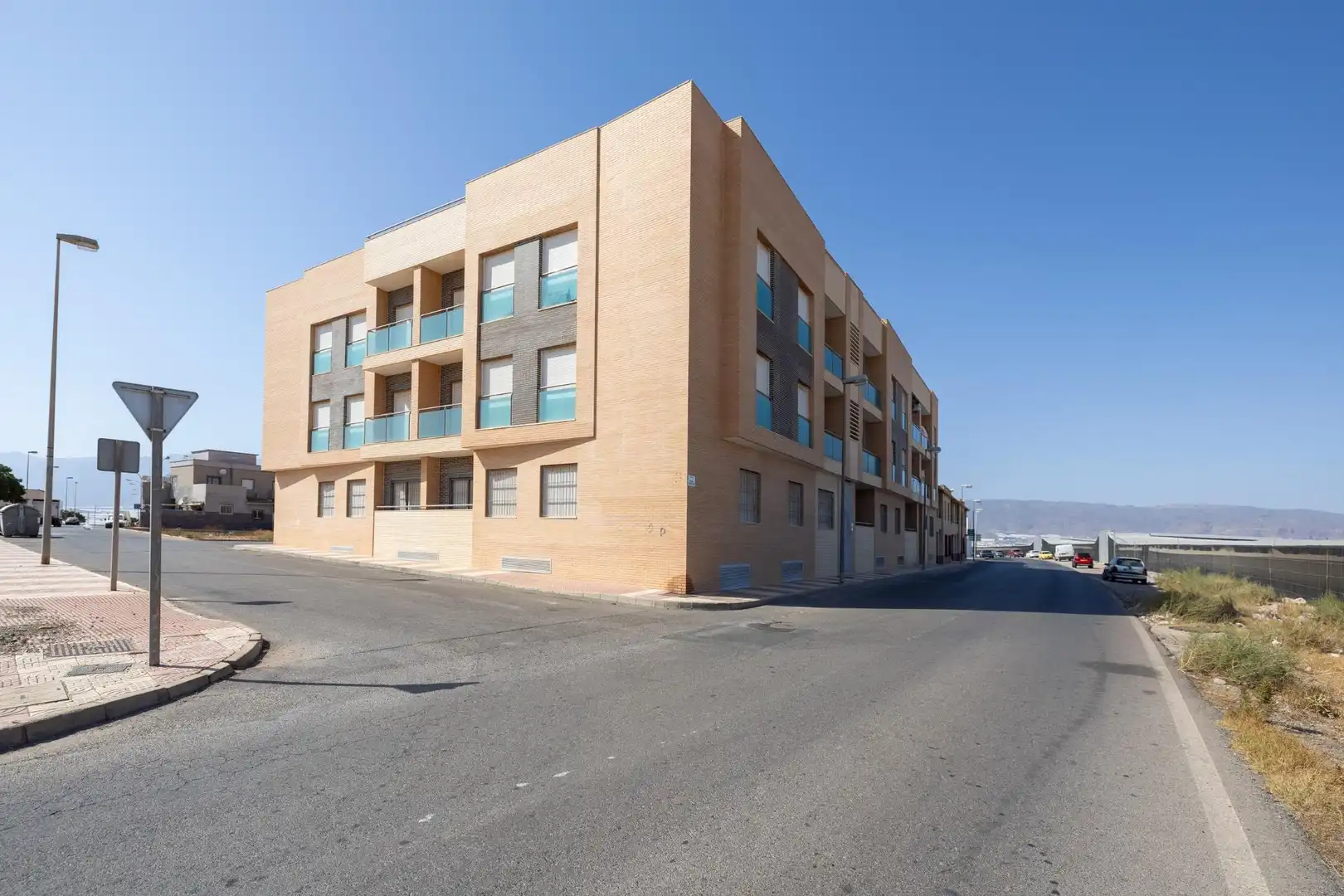 Vista exterior de Piso en venta en Roquetas de Mar con Calefacción, Terraza y Balcón